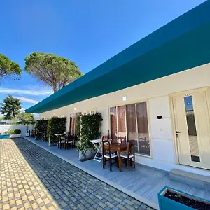  Dom wakacyjny Holiday Cabins Vlore